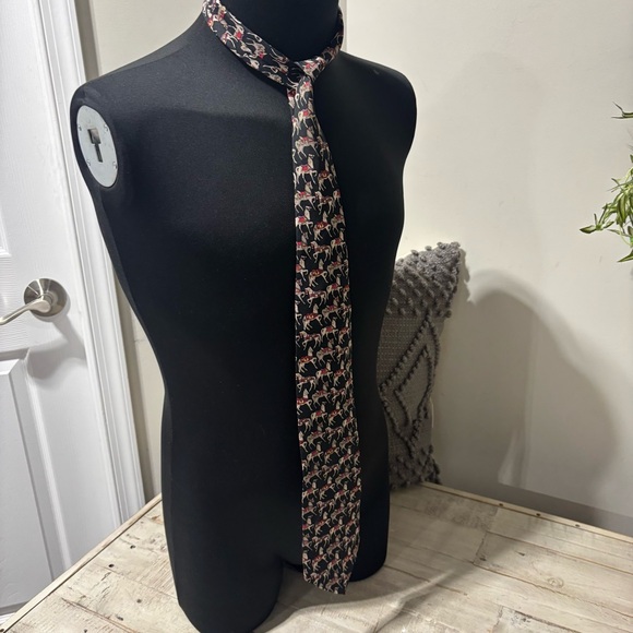 MBP New York-London-Tokyo 100% Silk Tie - Picture 5 of 5